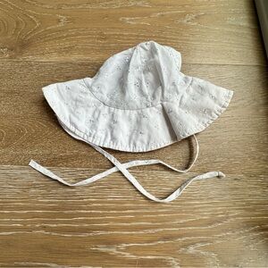 i play. White Sun Hat with Wide Brim and Chin Straps 12M